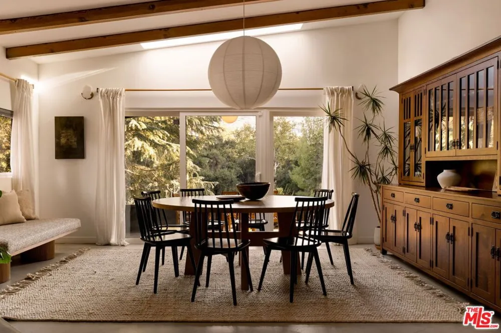24647 Mulholland Highway Calabasas, CA 91302