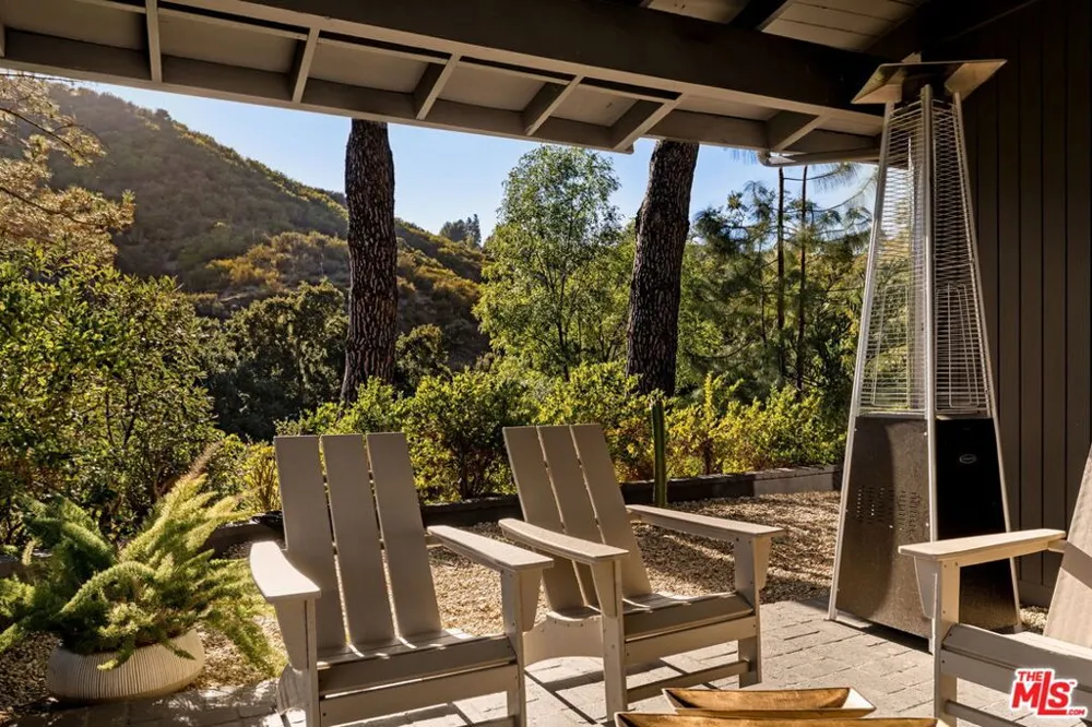 24647 Mulholland Highway Calabasas, CA 91302