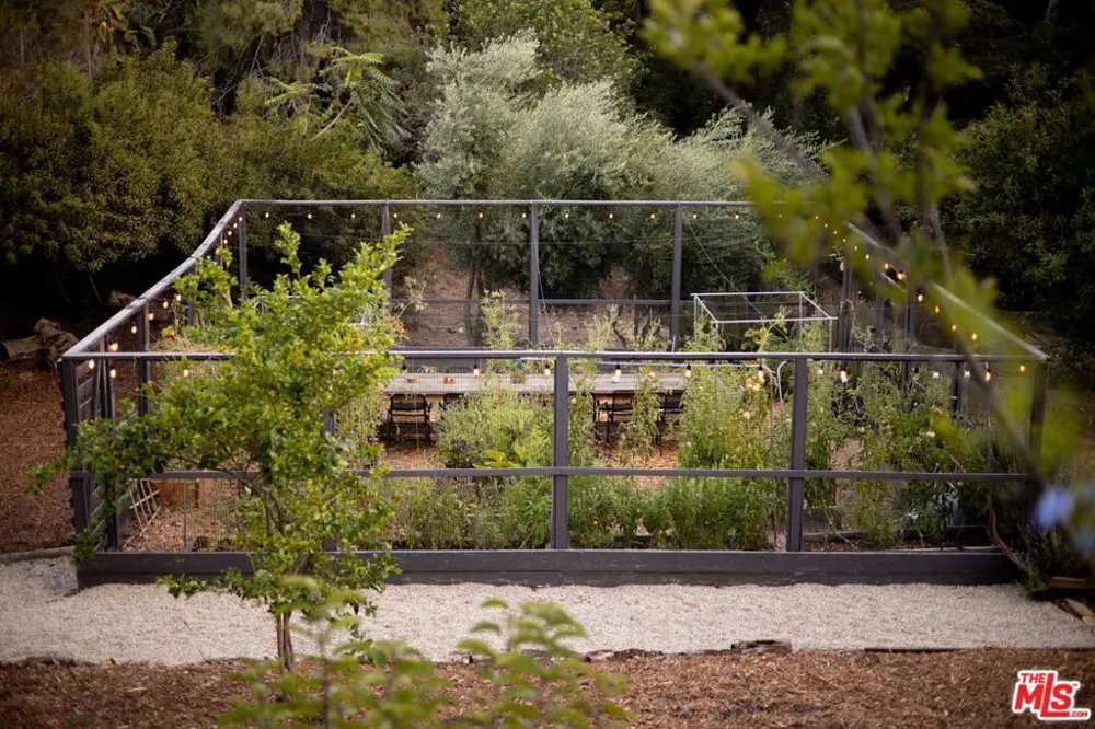 24647 Mulholland Highway Calabasas, CA 91302