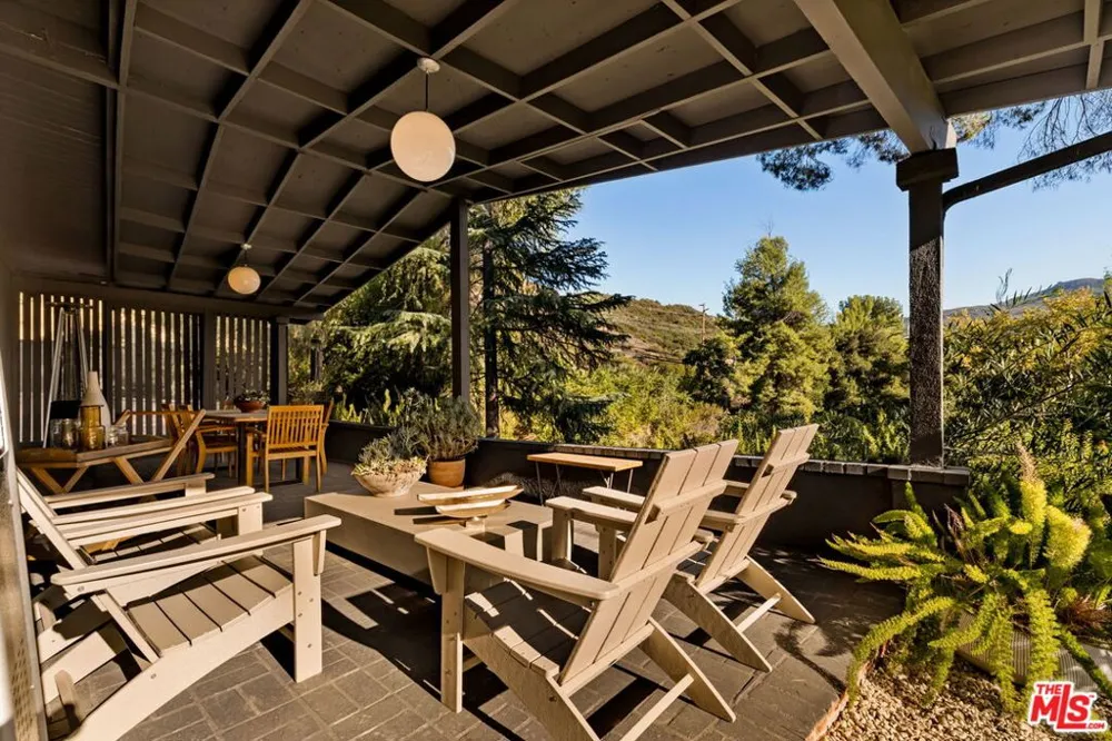 24647 Mulholland Highway Calabasas, CA 91302