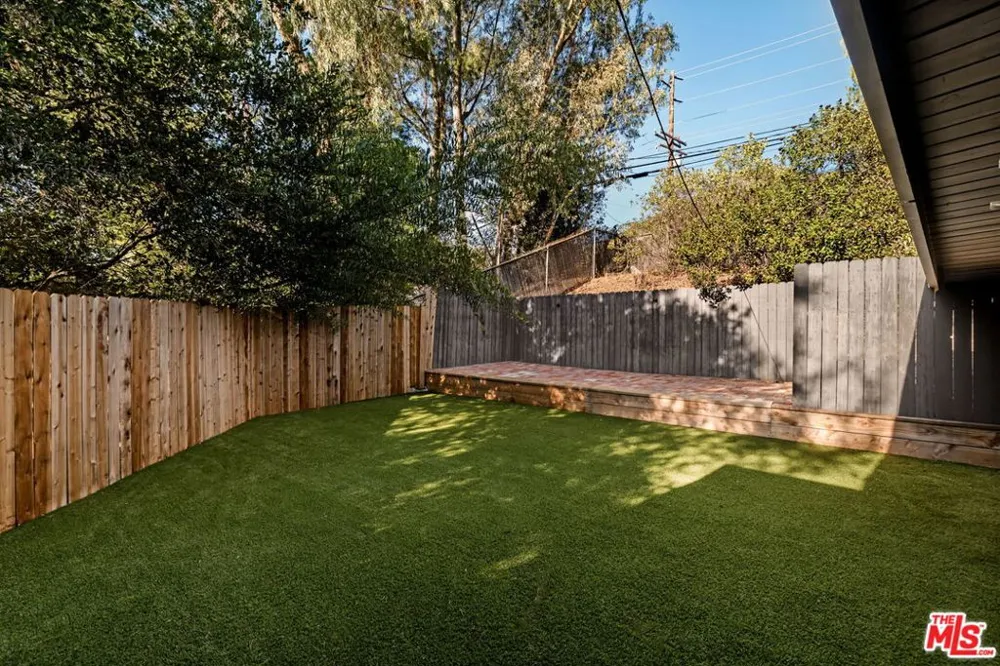 24647 Mulholland Highway Calabasas, CA 91302