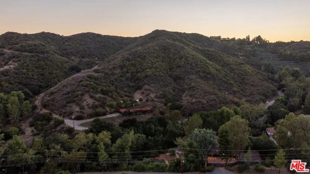 24647 Mulholland Highway Calabasas, CA 91302