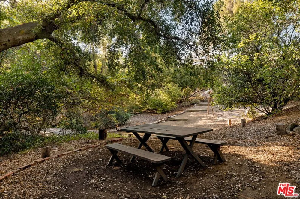 24647 Mulholland Highway Calabasas, CA 91302