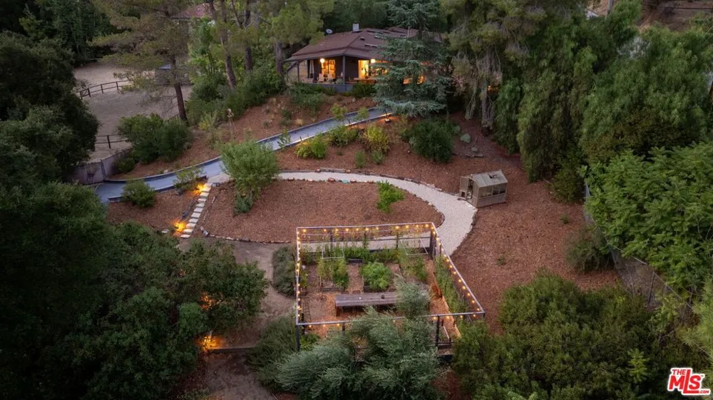 24647 Mulholland Highway Calabasas, CA 91302