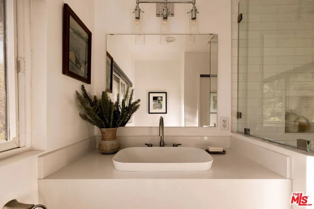 24647 Mulholland Highway Calabasas, CA 91302