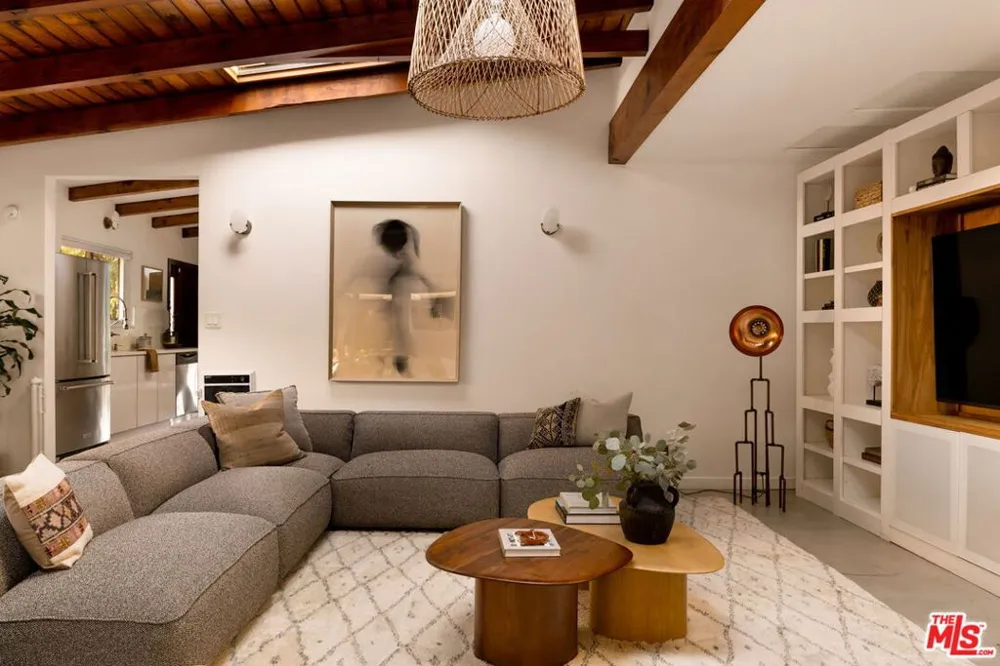24647 Mulholland Highway Calabasas, CA 91302
