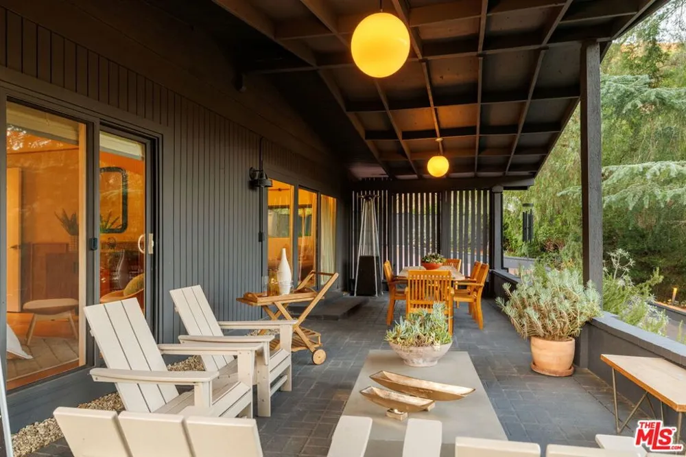 24647 Mulholland Highway Calabasas, CA 91302