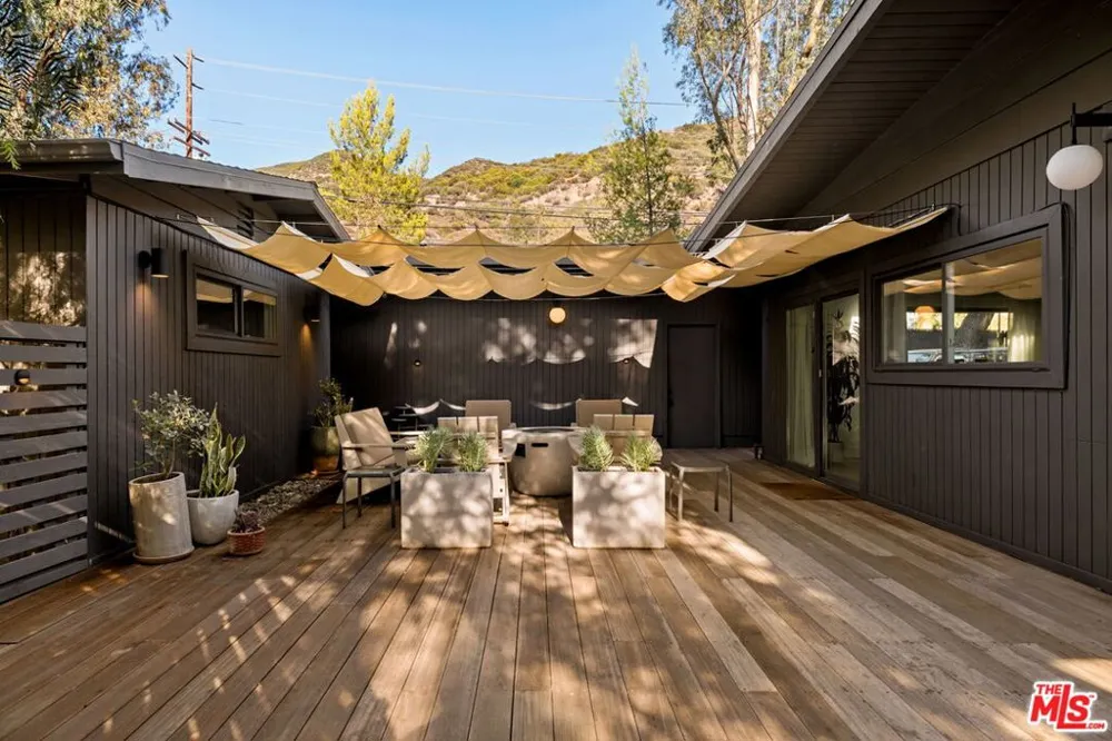 24647 Mulholland Highway Calabasas, CA 91302