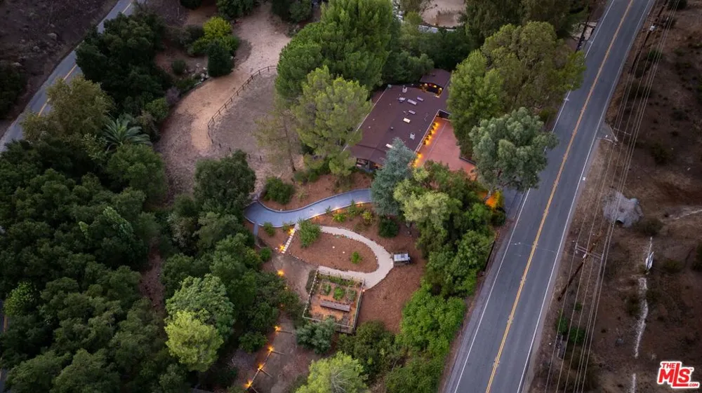 24647 Mulholland Highway Calabasas, CA 91302