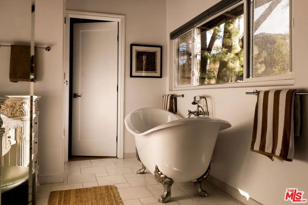 24647 Mulholland Highway Calabasas, CA 91302