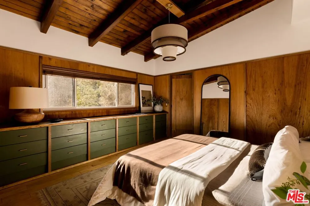 24647 Mulholland Highway Calabasas, CA 91302
