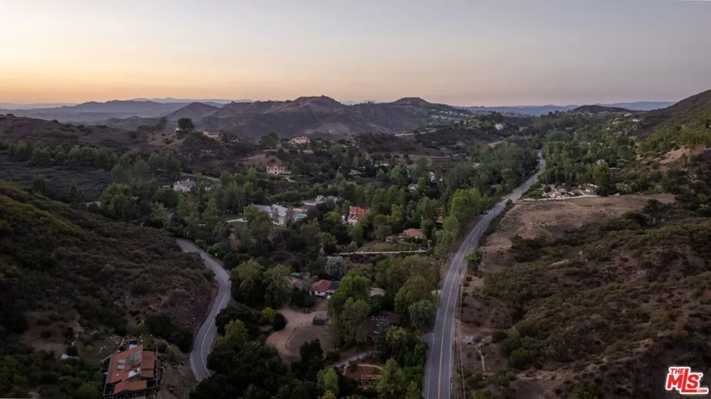 24647 Mulholland Highway Calabasas, CA 91302