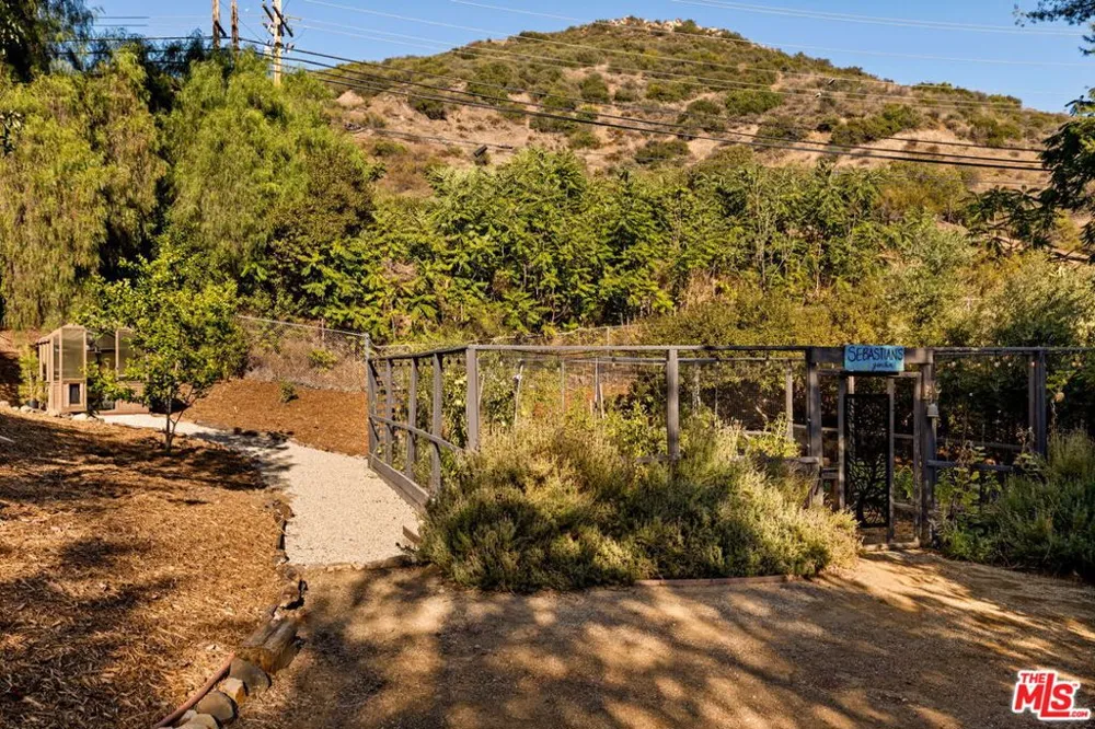 24647 Mulholland Highway Calabasas, CA 91302