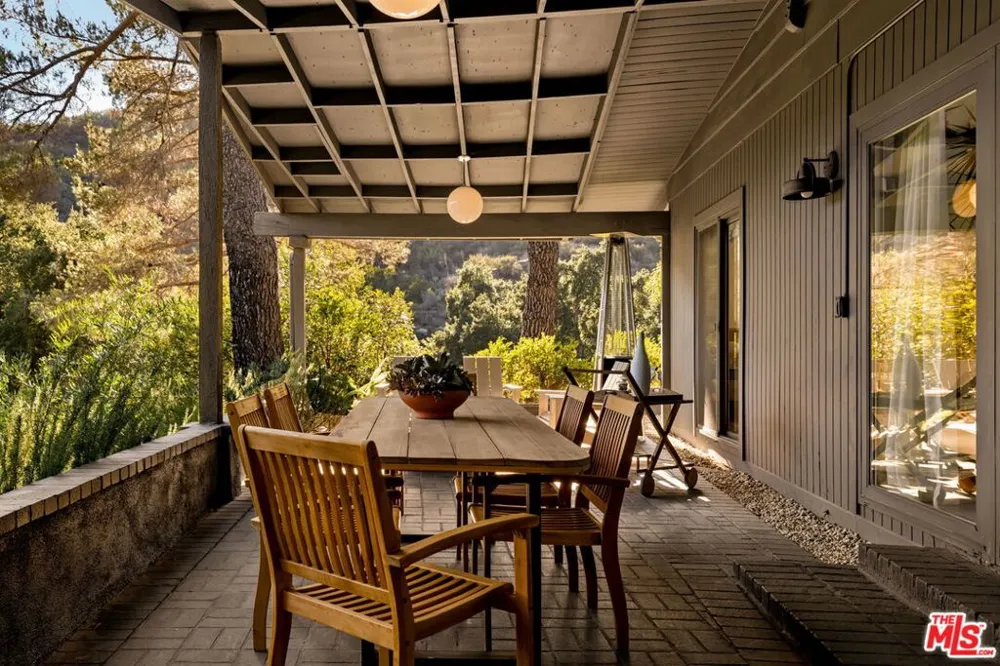 24647 Mulholland Highway Calabasas, CA 91302