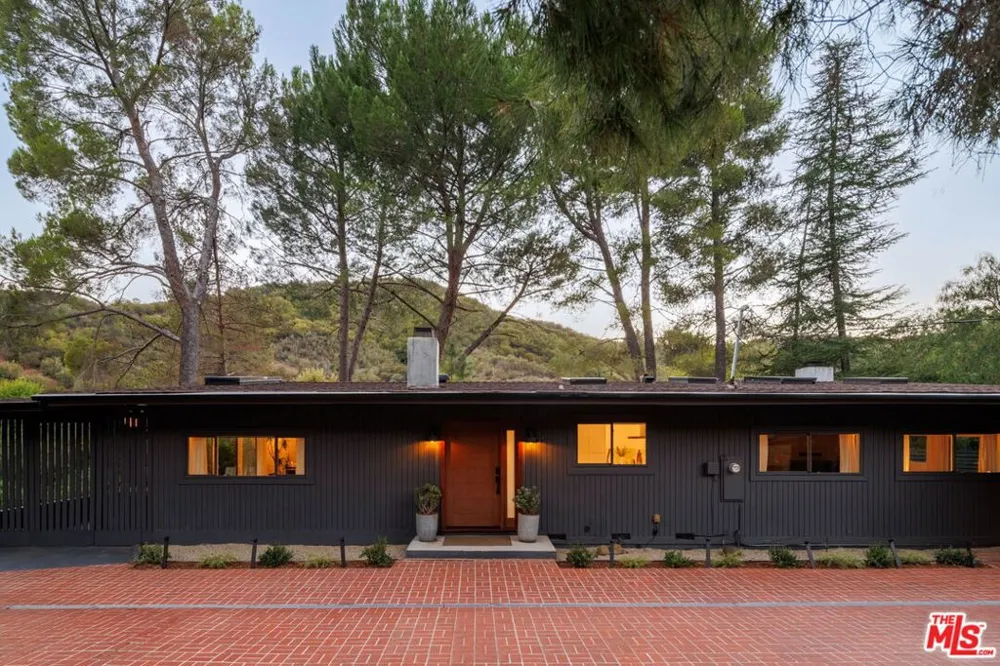 24647 Mulholland Highway Calabasas, CA 91302