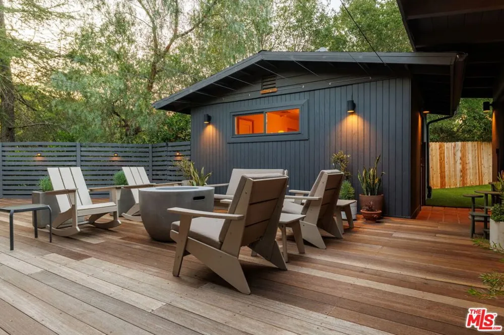24647 Mulholland Highway Calabasas, CA 91302