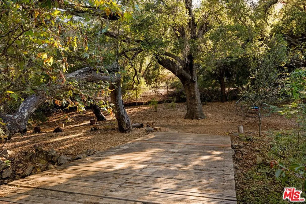 24647 Mulholland Highway Calabasas, CA 91302