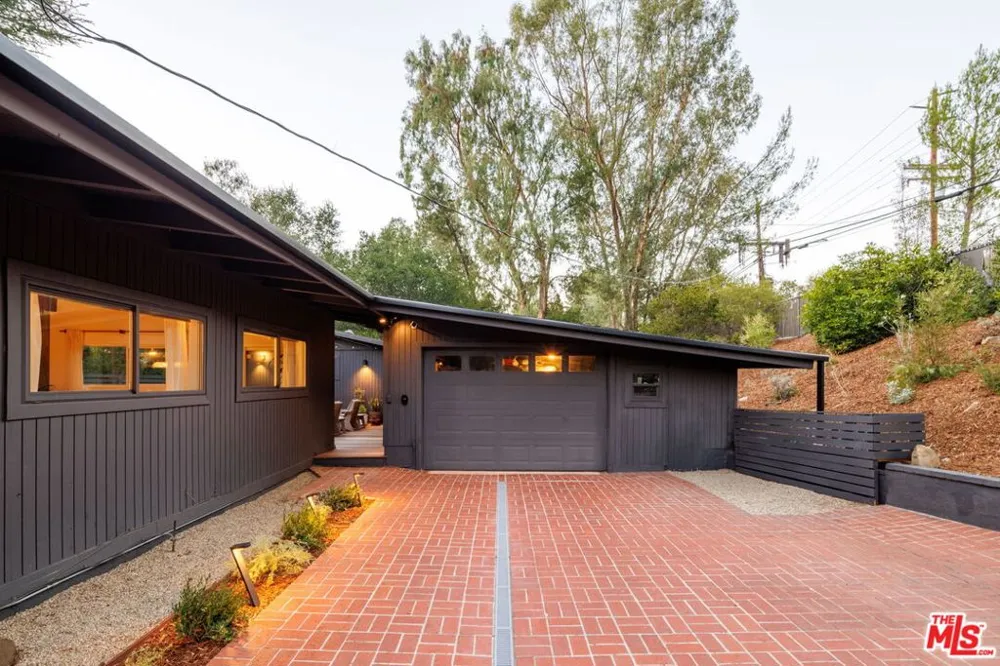 24647 Mulholland Highway Calabasas, CA 91302