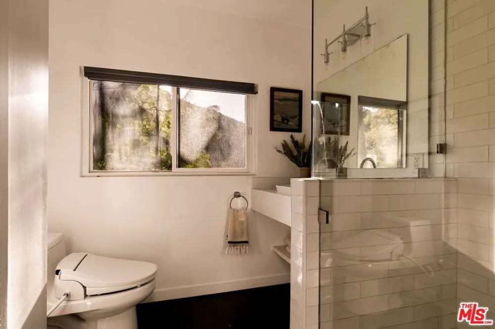 24647 Mulholland Highway Calabasas, CA 91302