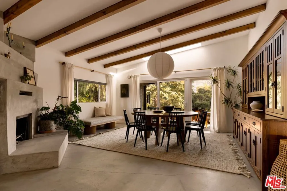 24647 Mulholland Highway Calabasas, CA 91302
