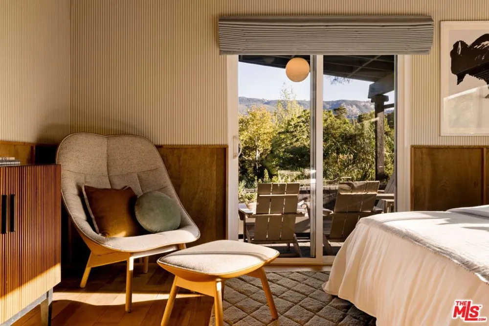 24647 Mulholland Highway Calabasas, CA 91302