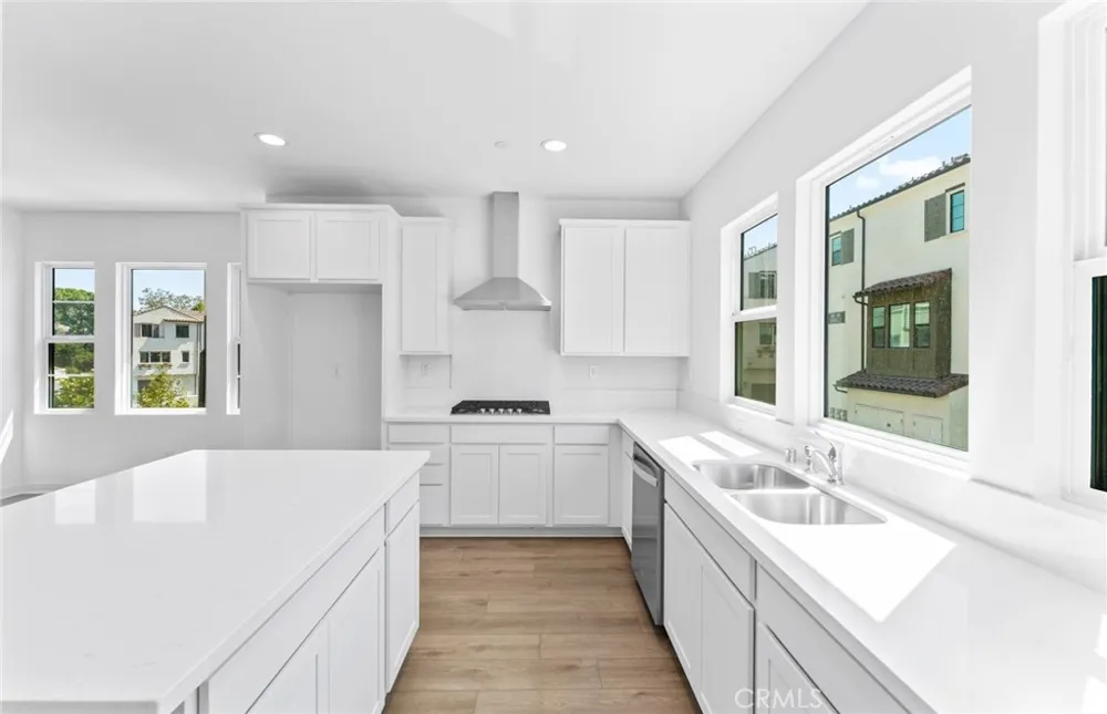 108 Pickwick Lane Court Burbank, CA 91506