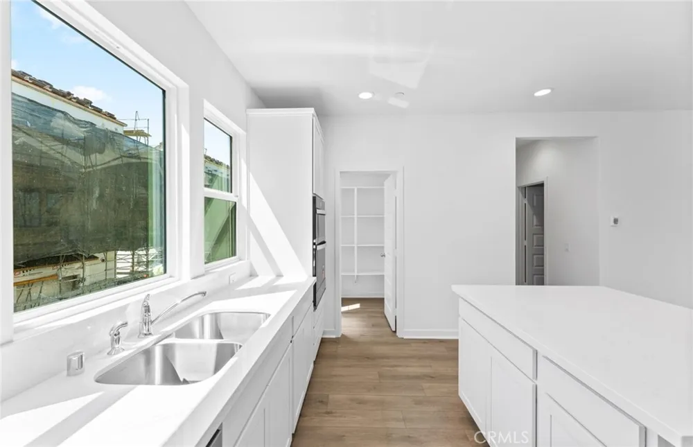 108 Pickwick Lane Court Burbank, CA 91506