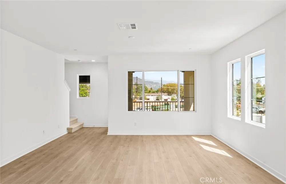 108 Pickwick Lane Court Burbank, CA 91506