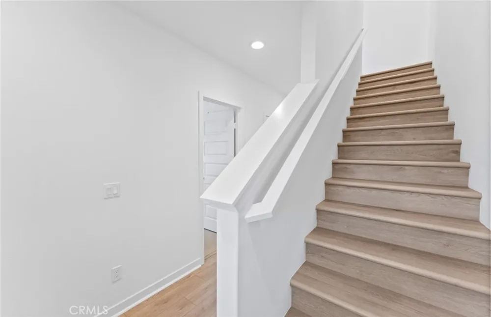 108 Pickwick Lane Court Burbank, CA 91506