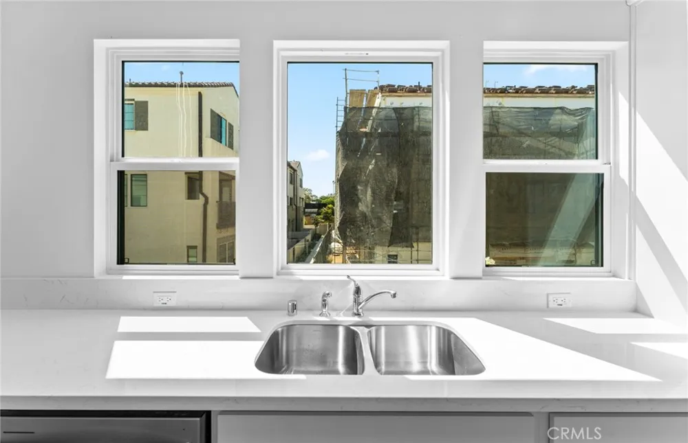 108 Pickwick Lane Court Burbank, CA 91506