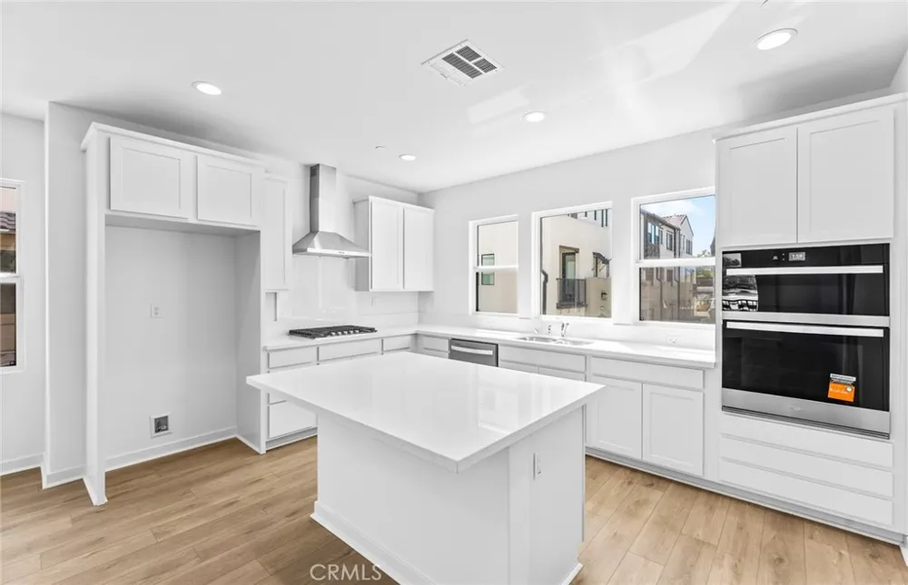 108 Pickwick Lane Court Burbank, CA 91506