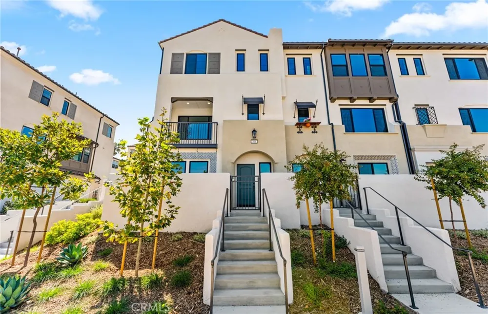 108 Pickwick Lane Court Burbank, CA 91506
