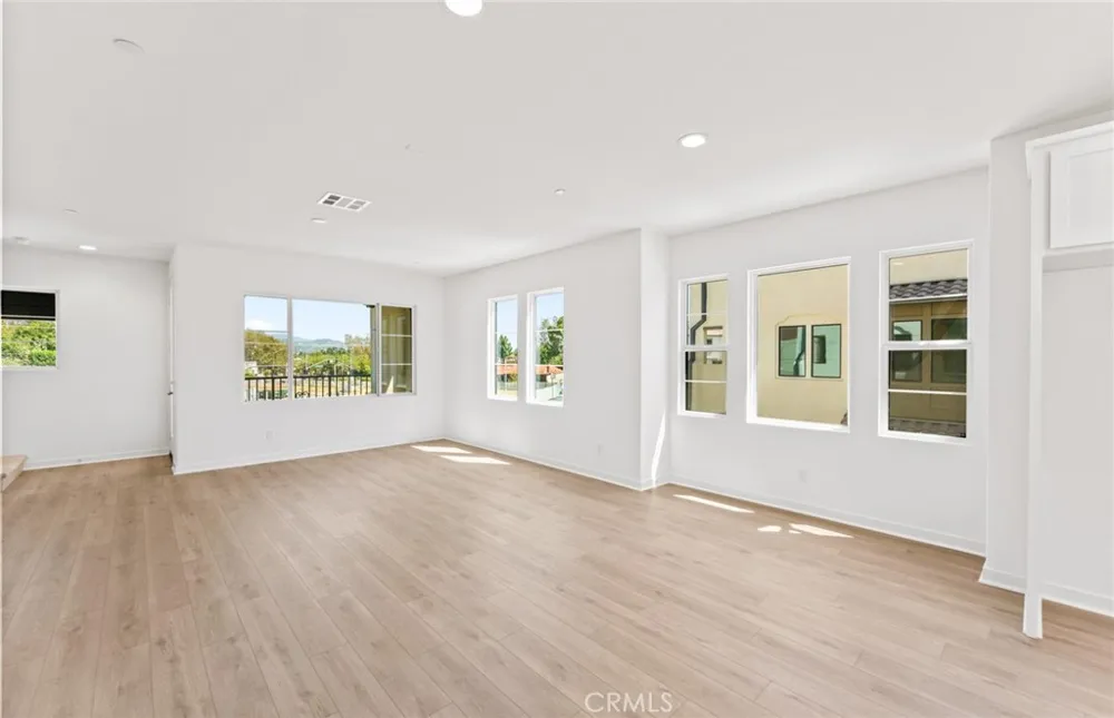 108 Pickwick Lane Court Burbank, CA 91506