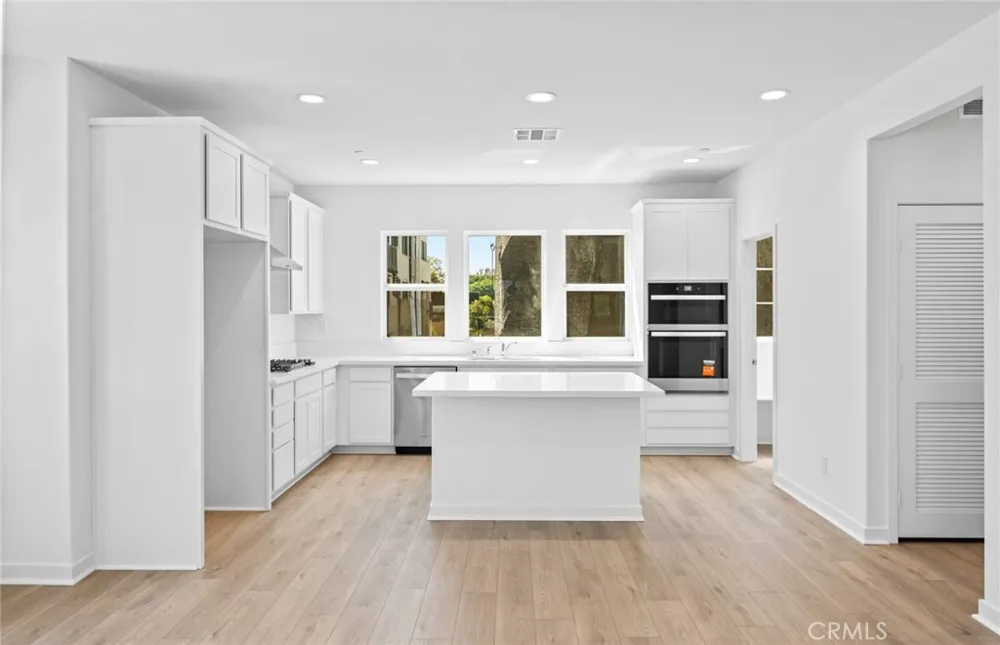 108 Pickwick Lane Court Burbank, CA 91506
