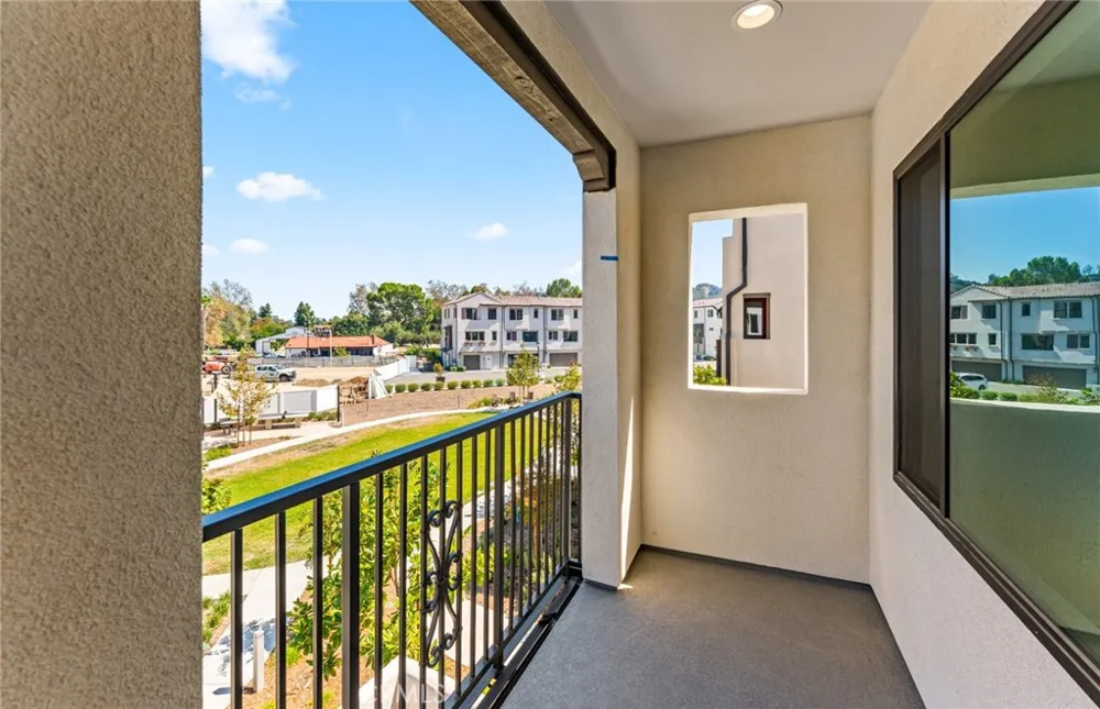 108 Pickwick Lane Court Burbank, CA 91506