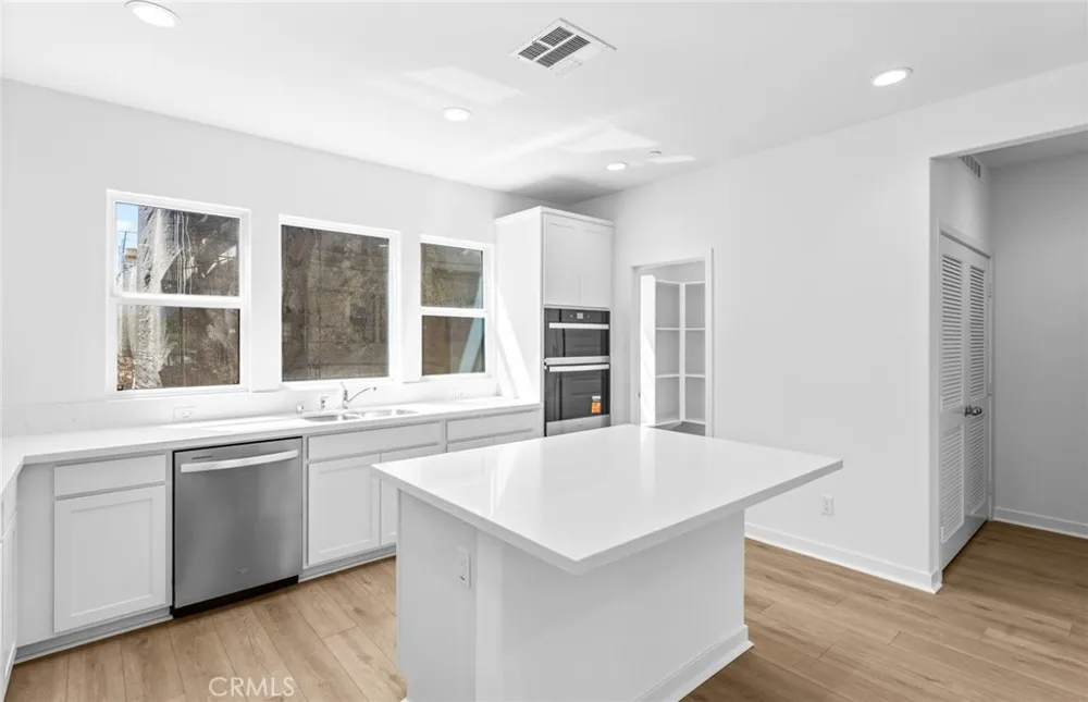 108 Pickwick Lane Court Burbank, CA 91506