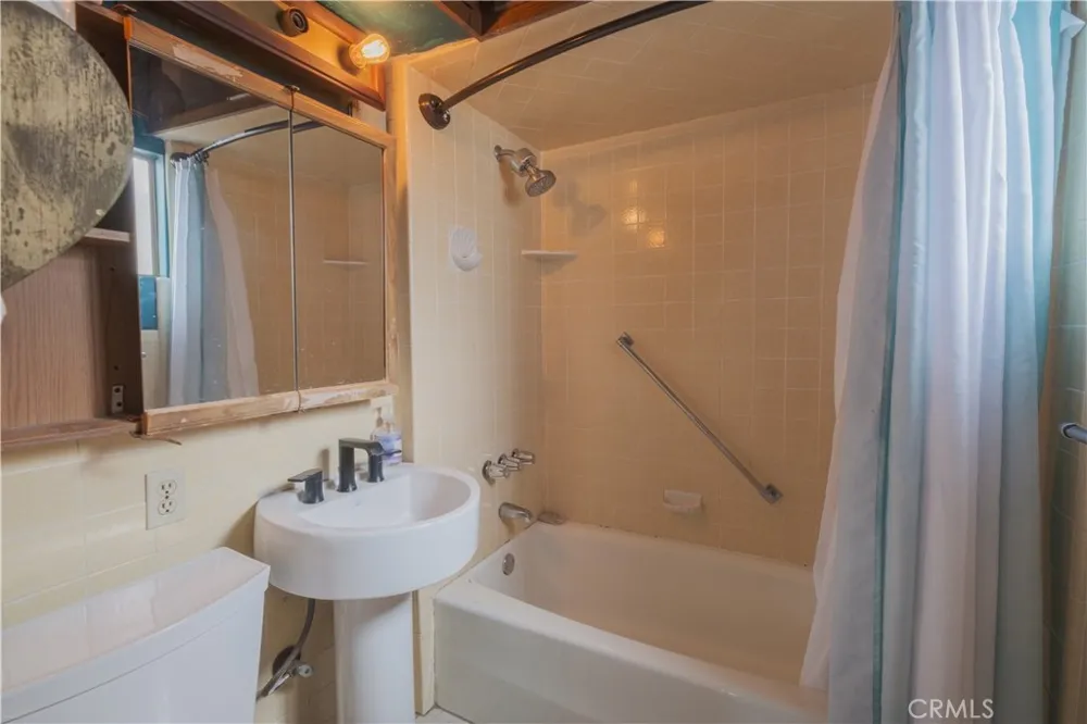 5716 Hubbard Los Angeles, CA 90022