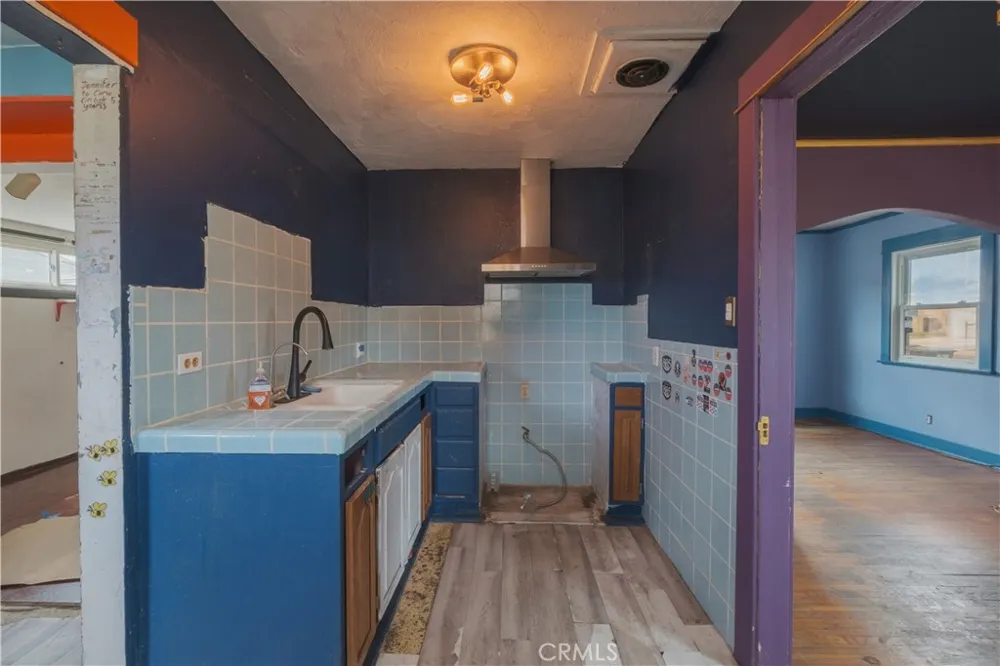 5716 Hubbard Los Angeles, CA 90022