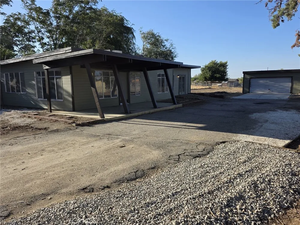 8955 E Avenue T12 Littlerock, CA 93543