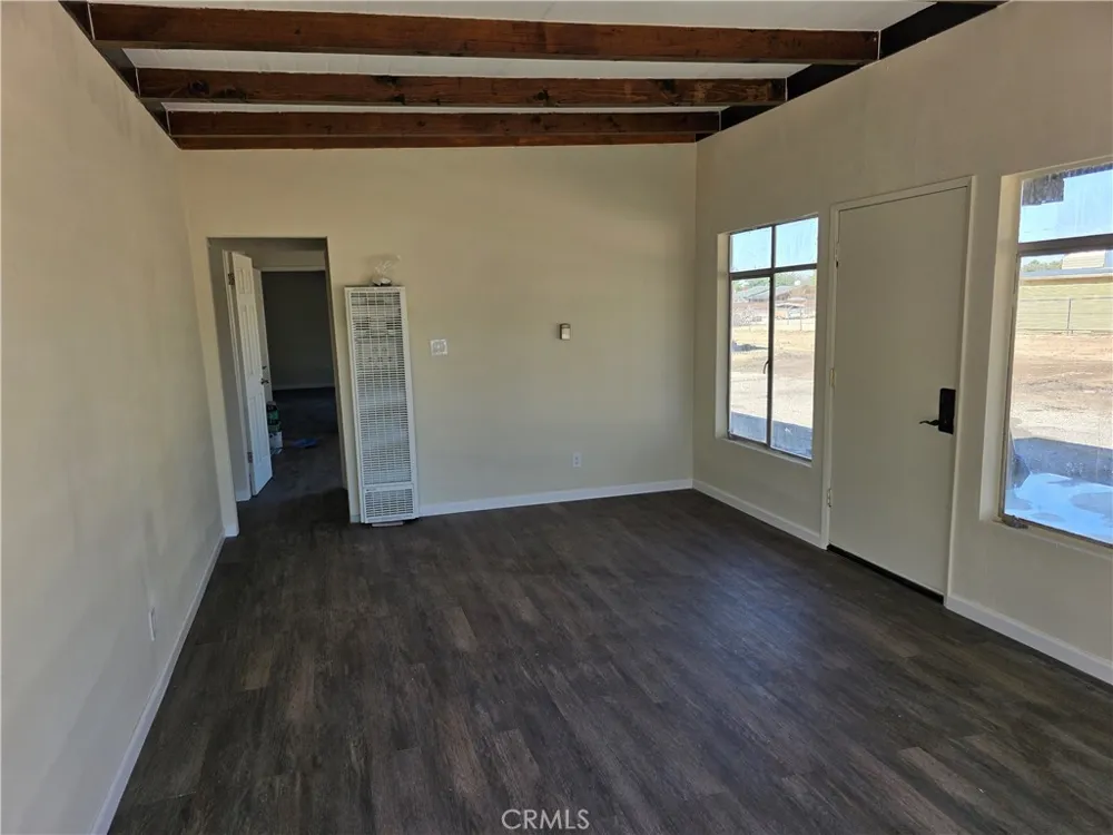 8955 E Avenue T12 Littlerock, CA 93543
