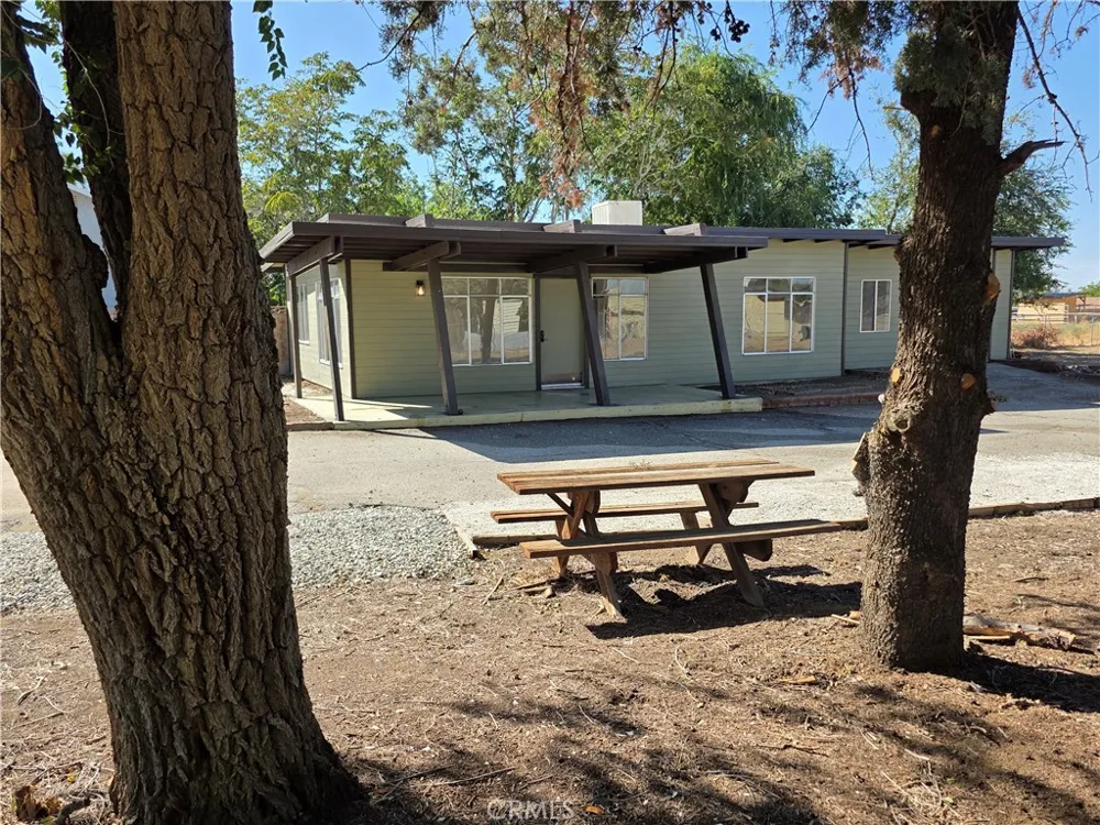 8955 E Avenue T12 Littlerock, CA 93543