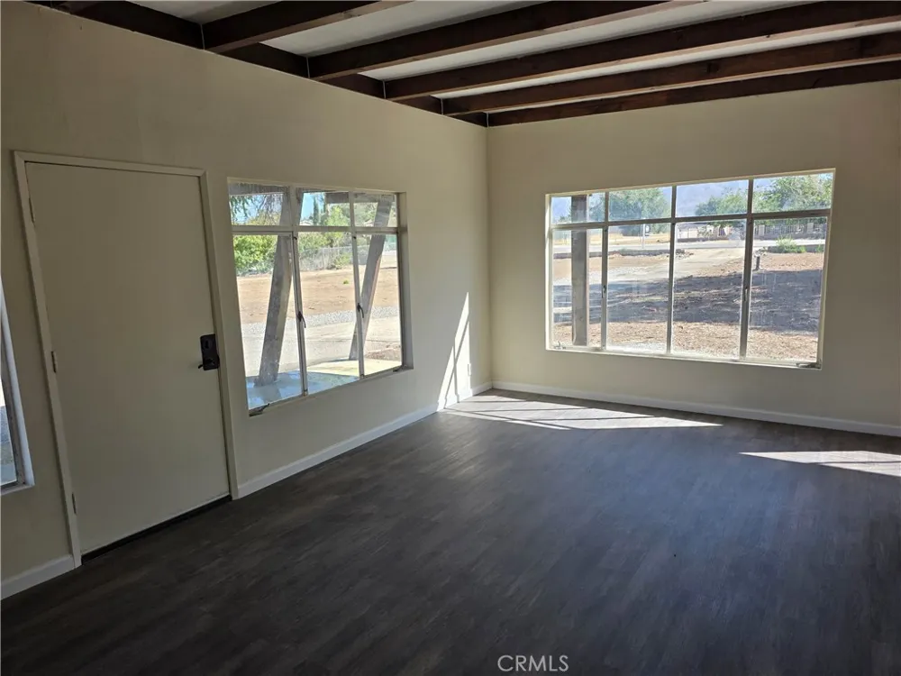 8955 E Avenue T12 Littlerock, CA 93543