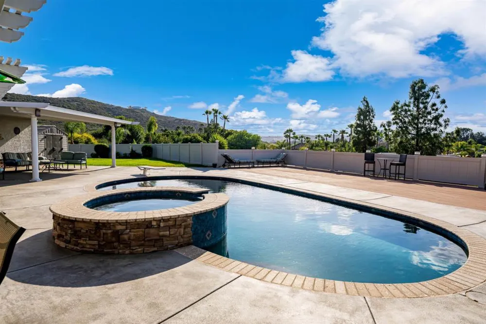 2886 Windwood Way El Cajon, CA 92019