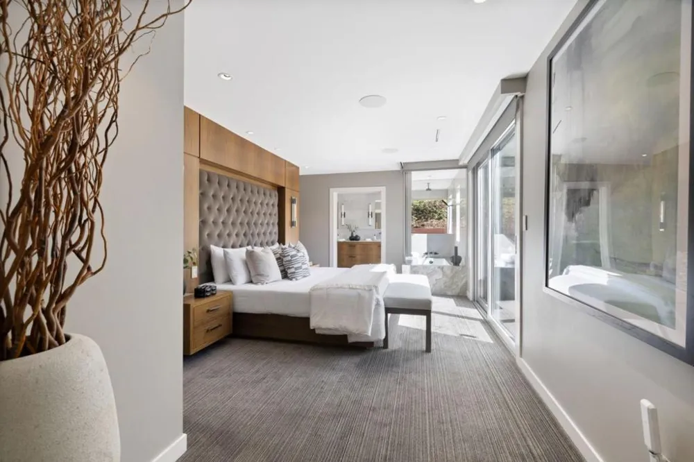 27201 Moody Road Los Altos Hills, CA 94022