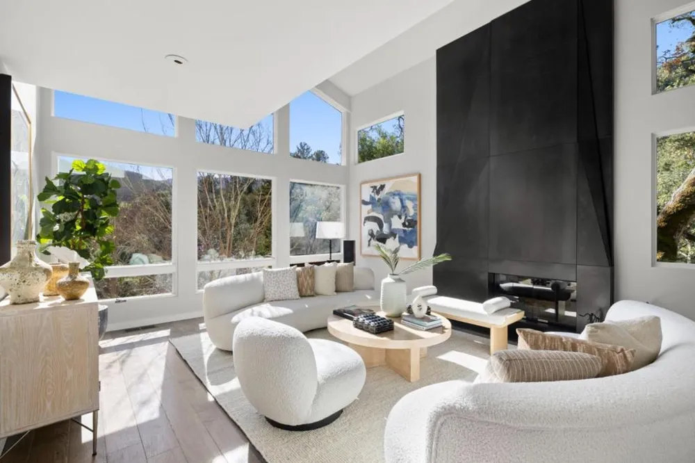 27201 Moody Road Los Altos Hills, CA 94022