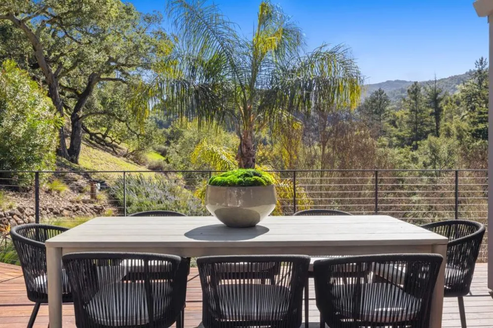 27201 Moody Road Los Altos Hills, CA 94022