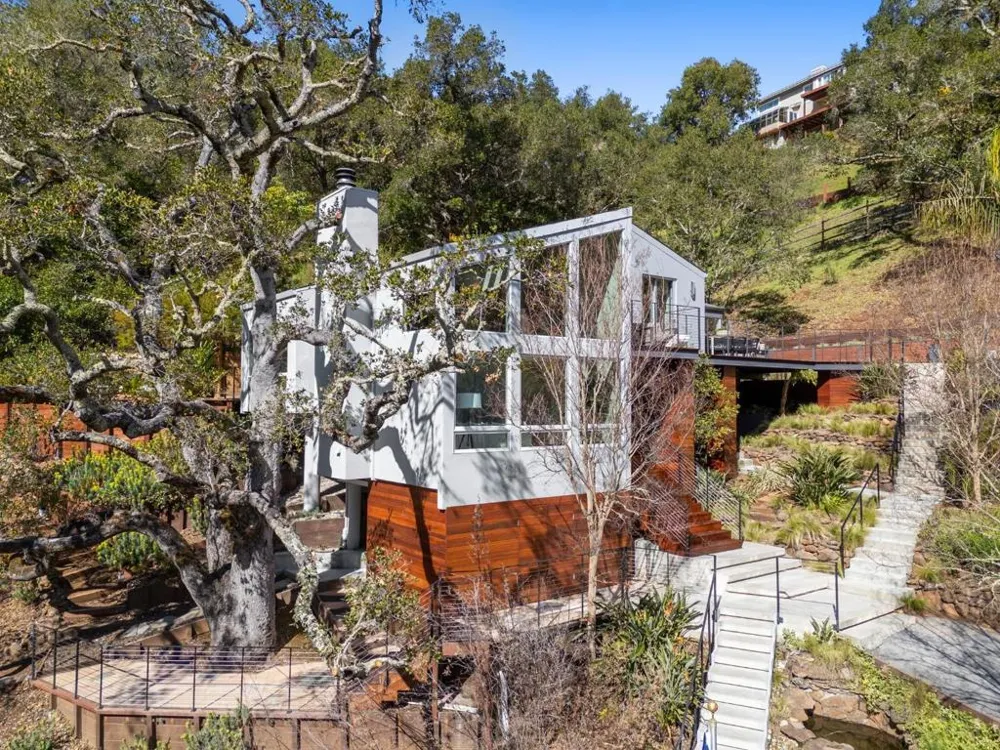 27201 Moody Road Los Altos Hills, CA 94022