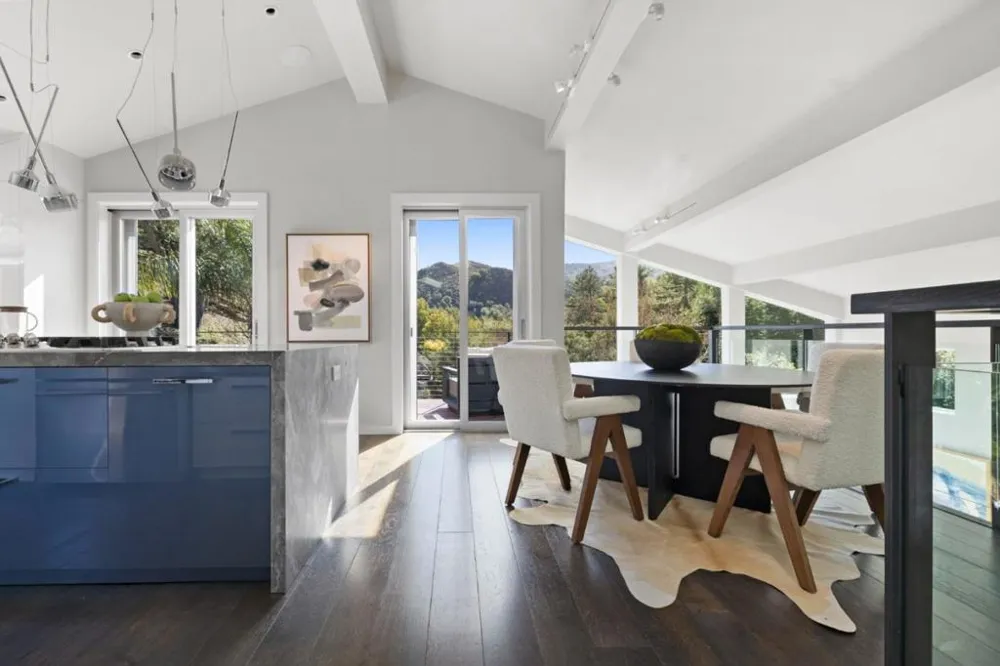 27201 Moody Road Los Altos Hills, CA 94022