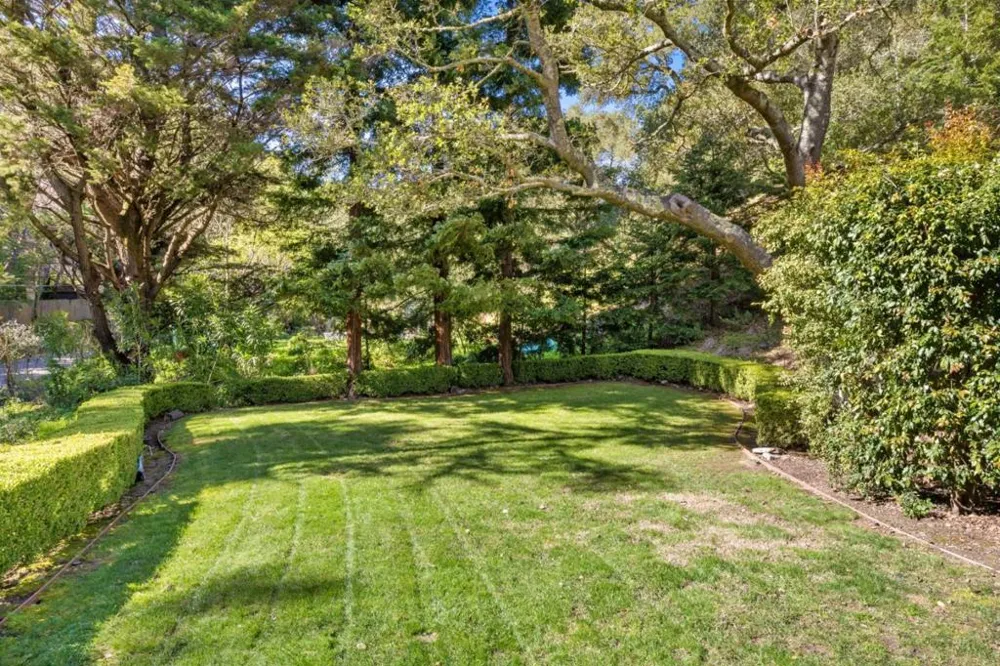 27201 Moody Road Los Altos Hills, CA 94022