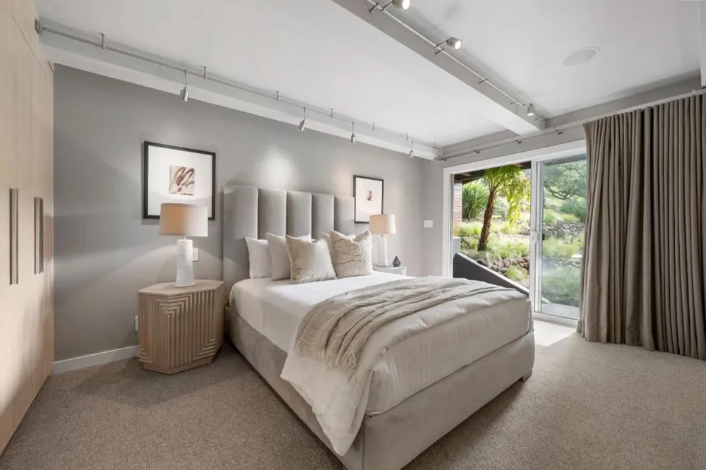 27201 Moody Road Los Altos Hills, CA 94022